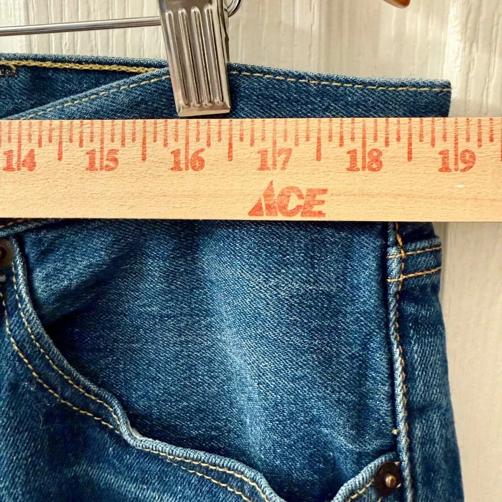 Levis excellent used